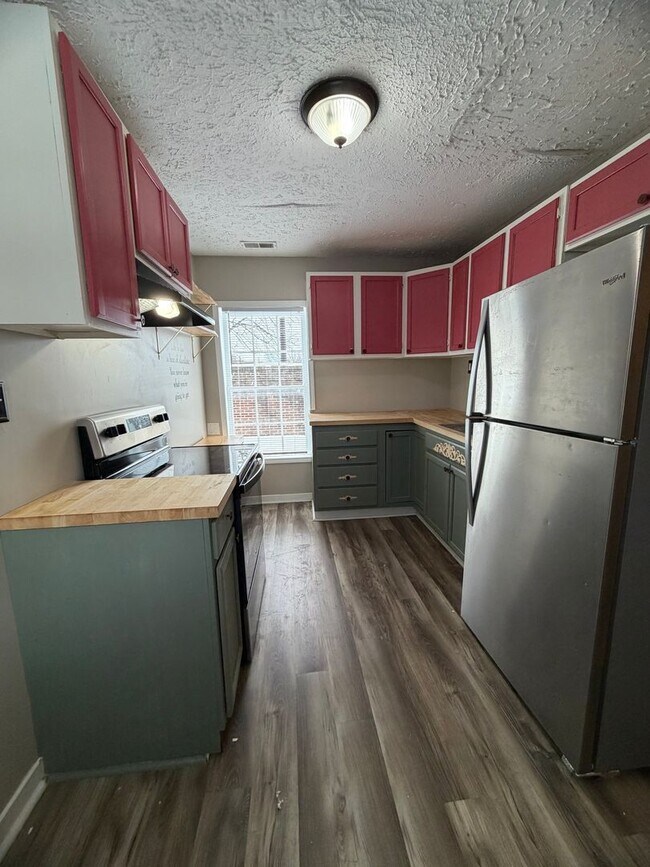 Building Photo - This Home is available NOW, cannot be held