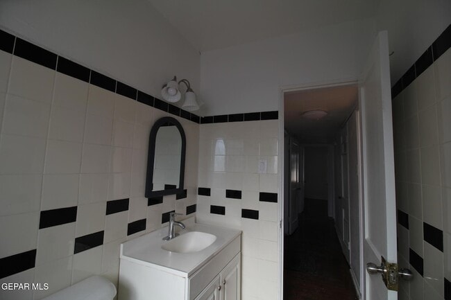 Building Photo - 3200 Richmond Ave