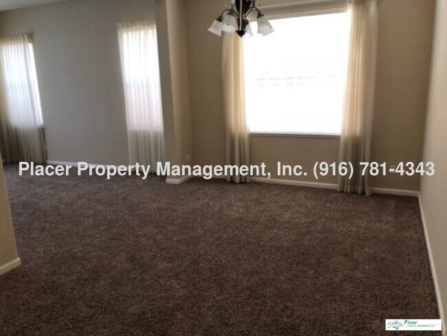 Building Photo - Avail June 9! Large 3 bdrm w/Great Yard &a...