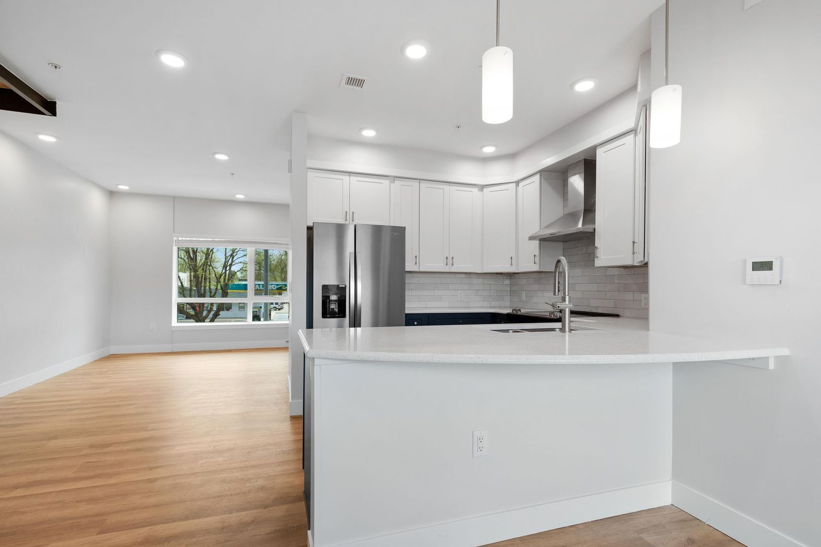 Building Photo - 903 Main St