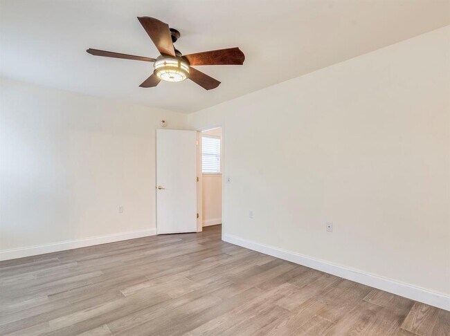 Building Photo - 804 Sheraton Ave