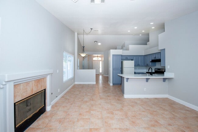 Building Photo - 921 E English Heather Dr