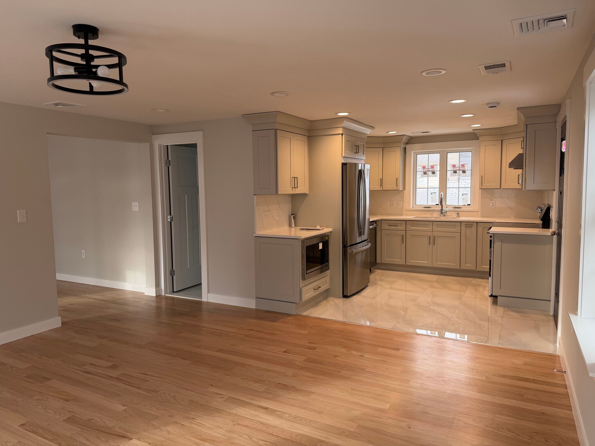 Building Photo - 18 S Main St