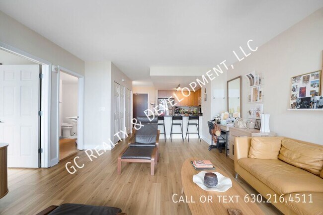 Building Photo - 807 Davis St