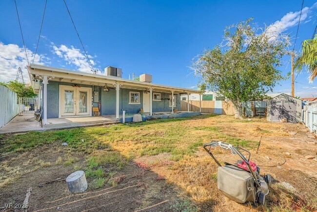 Building Photo - 571 Blackmore Dr