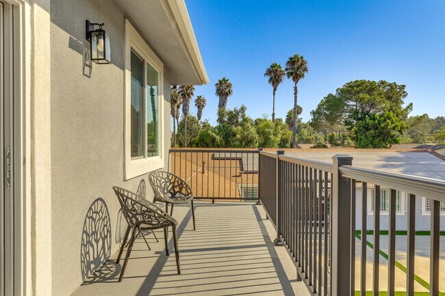 Building Photo - 2022 Avenida Del Diablo