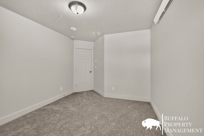 Building Photo - 6289 N Silver Fox Rd
