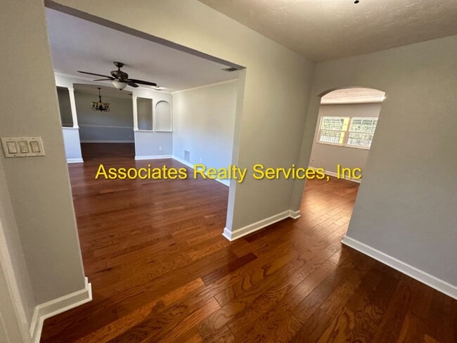 Building Photo - Beautiful Large Home with Screened Pool in Buckingham West!