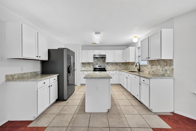 Building Photo - 8366 Golf Green Cir