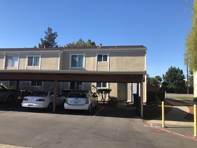 Building Photo - Remodeled Townhome in the Irvington neighborhood of Fremont - Beautiful from head to toe!
