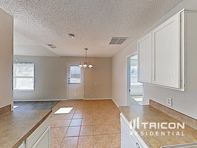 Building Photo - 704 River Run Dr