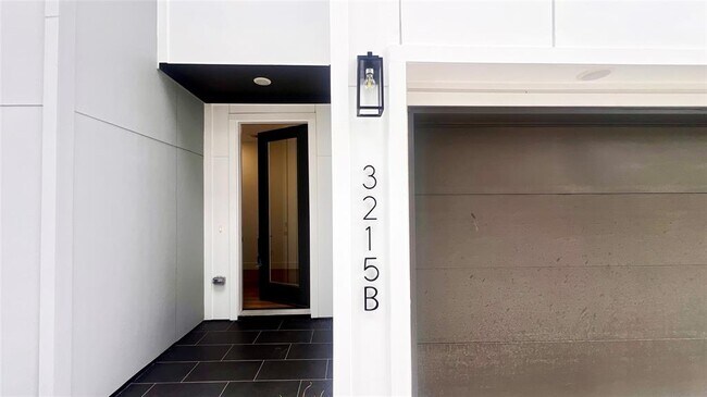 Building Photo - 3215 Ennis St