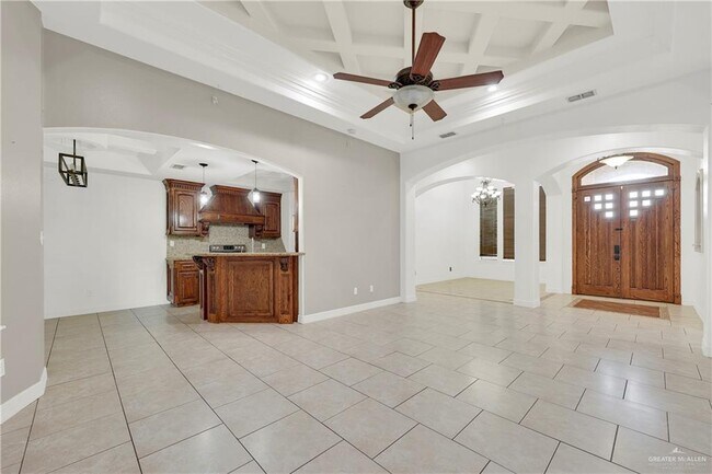 Building Photo - 2523 Yellow Rose Dr
