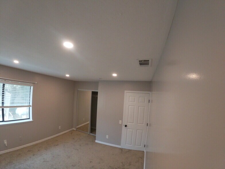 Bedroom 2 - 17350 Pinnell St