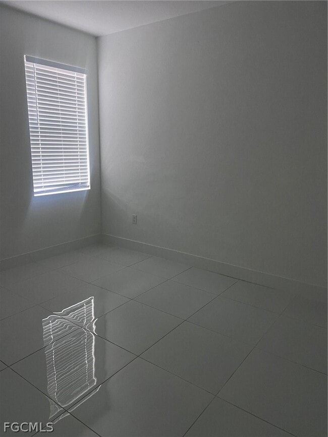 Building Photo - 970 Lakeside Dr