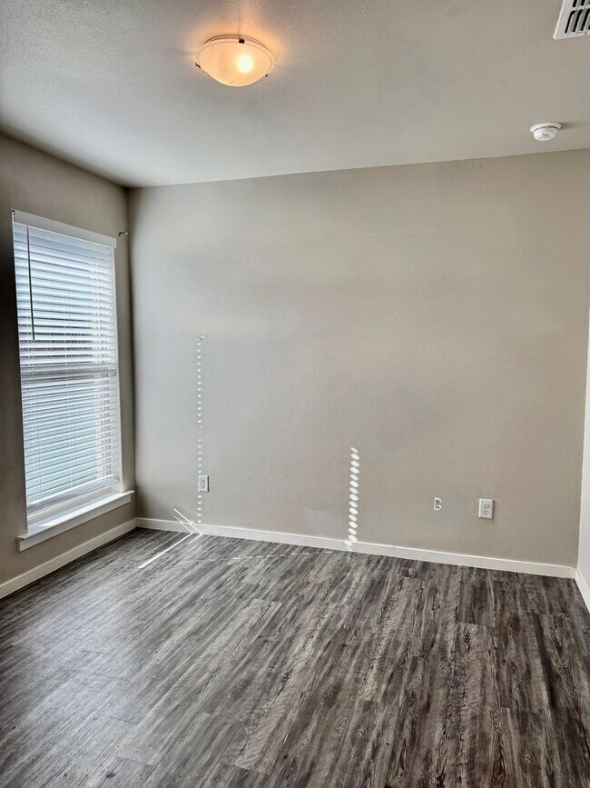 Building Photo - 2121 N Avenue J