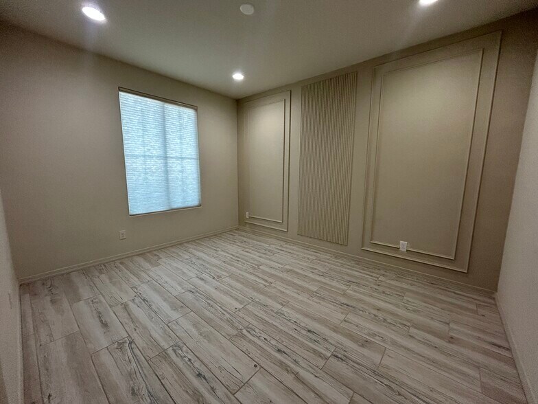 Building Photo - 8909 W Missouri Ave