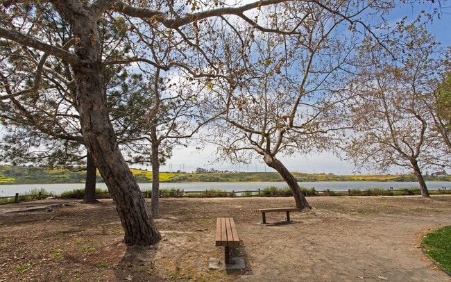 Building Photo - Gorgeous Townhome in Laguna Del Mar Community!