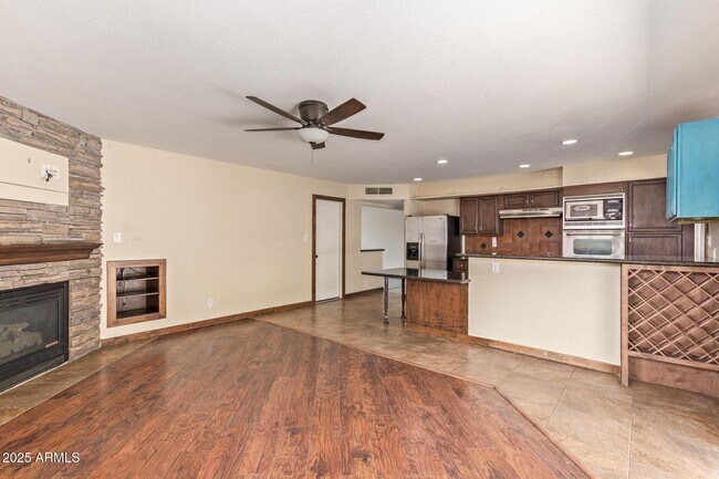 Building Photo - 319 E Riviera Dr