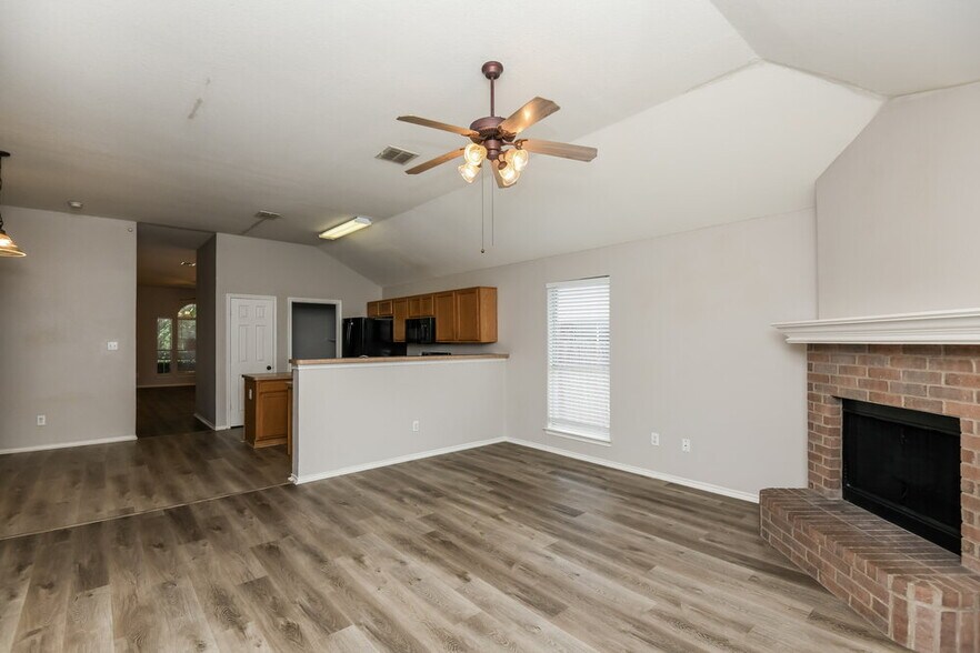 Building Photo - 1345 Meadowbrook Ln