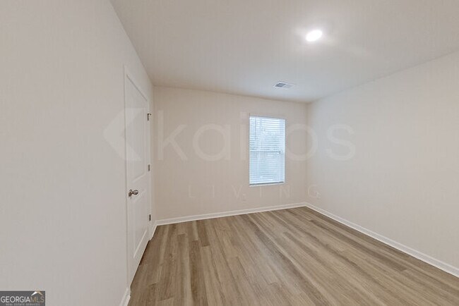 Building Photo - 113 Inez Ave