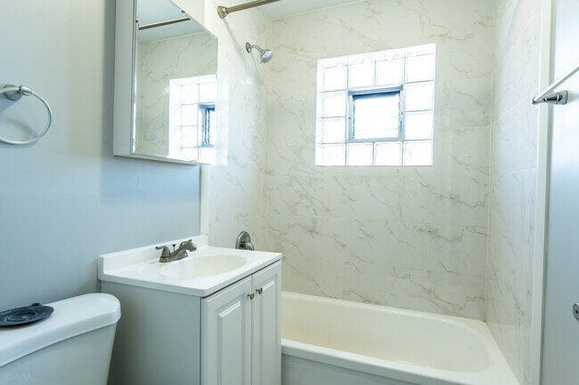 Building Photo - 6947 S Jeffery Blvd