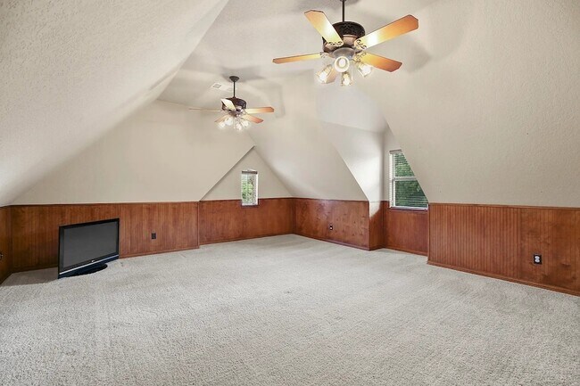 Building Photo - 3103 River Bend Dr