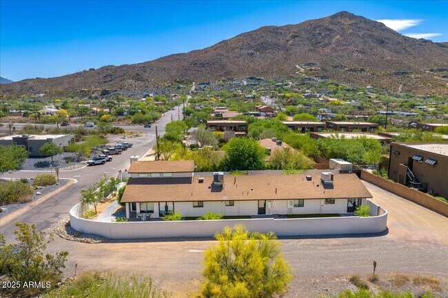 Building Photo - 5801 E Surrey Dr