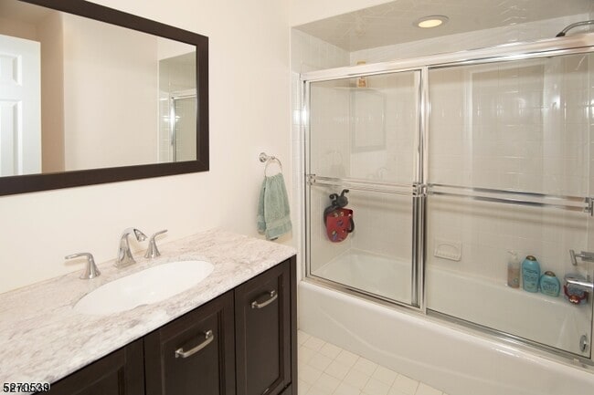 Building Photo - 42 Schindler Terrace