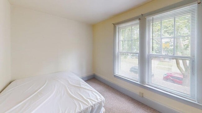 Building Photo - 930 Dewey-930DEW