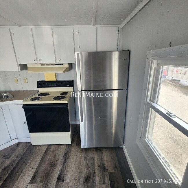 Building Photo - 681 Main Rd N