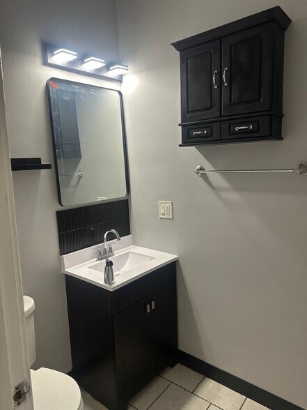 Building Photo - 903 N Lockwood Ave