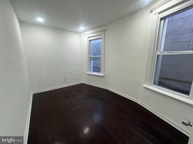 Building Photo - 616 S 60th St