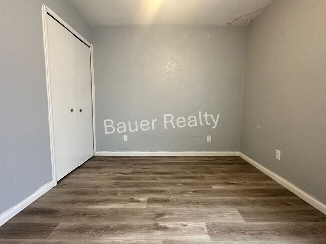 Building Photo - ab43 (Bauckman lease only)