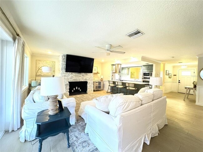 Building Photo - 1004 SE 5th Ave