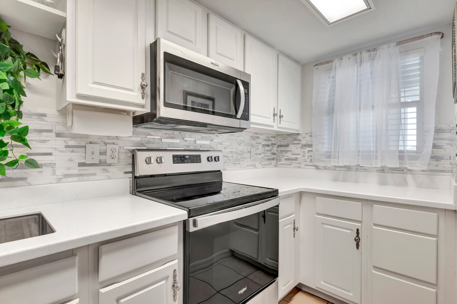 Building Photo - 711 N Halifax Ave