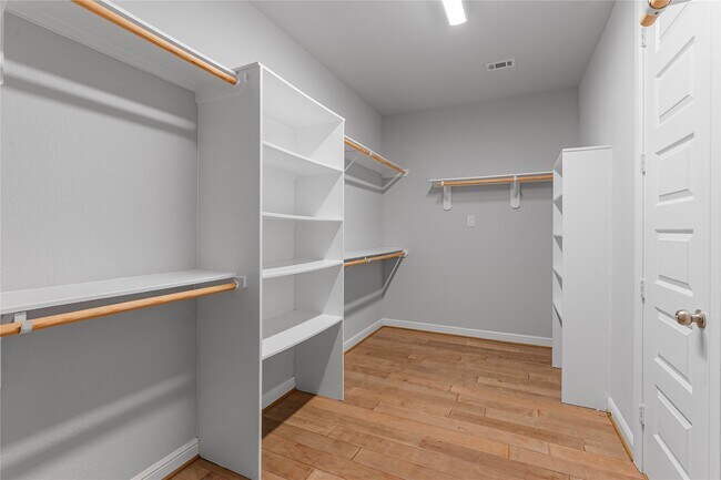 Building Photo - 11 Winter Thicket Pl