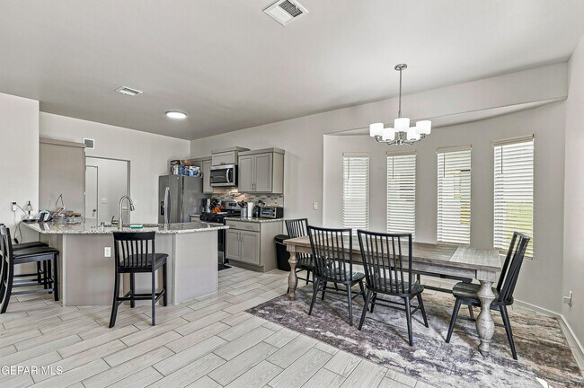 Building Photo - 13420 Highworth Dr