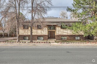 Building Photo - LOCATION LOCATION!! Spacious 2-bed 1-bath ...