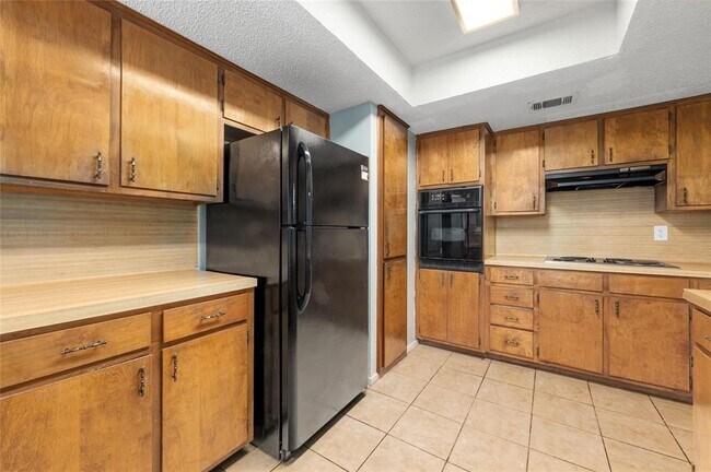 Building Photo - 8506 Mesa Dr
