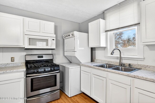 Building Photo - 1039 Mulberry St