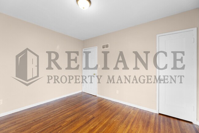 Building Photo - 2318 E Mesita St