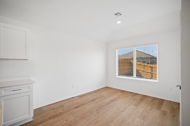 Building Photo - 2123 W 30th Pl