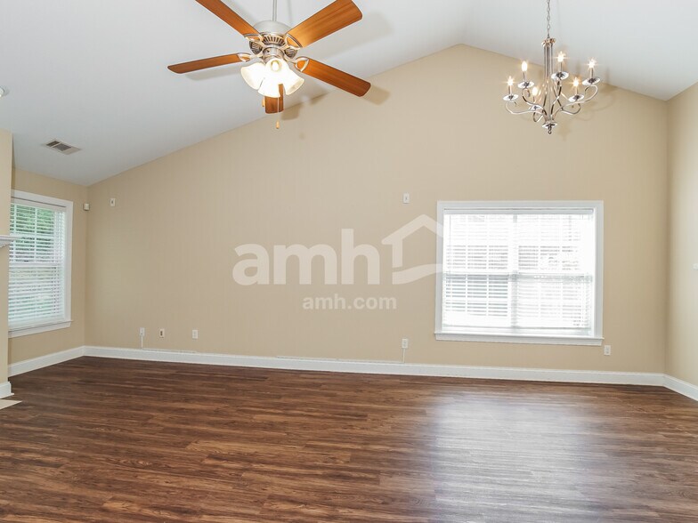 Building Photo - 1750 Bonnie Roach Ln