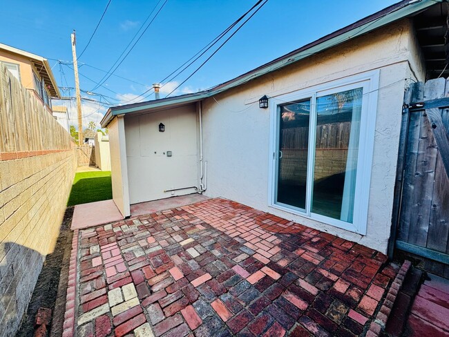 Building Photo - 1 BLOCK TO THE BEACH! COMPLETELY REMODELED 2BD/2BA OCEAN BEACH UNIT WITH TANDEM PARKING! $4,795/MO