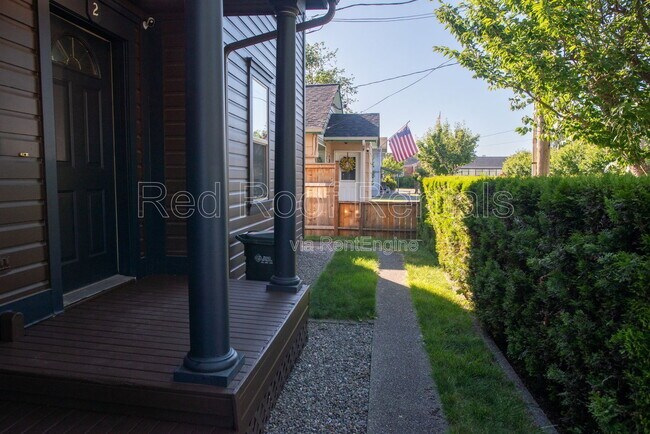 Building Photo - 211 Varner Ave NE