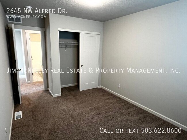 Building Photo - 2645 Alfred Dr