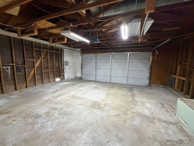 Building Photo - 1859 Ellen Cir