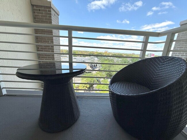 Building Photo - 139 NE 32nd St