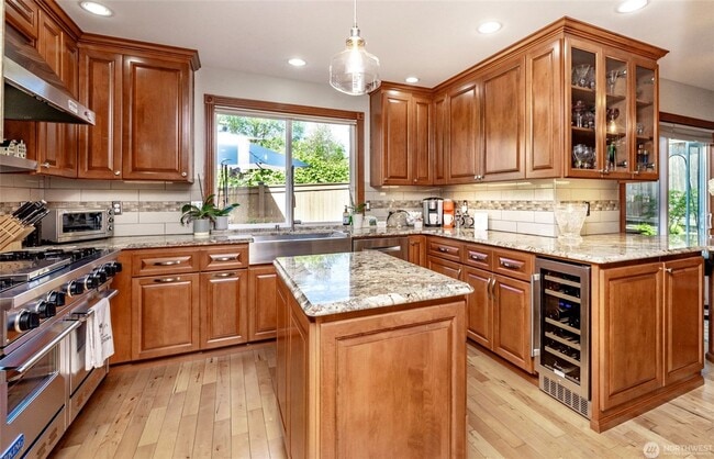 Building Photo - 3Bd/3Ba Seattle House